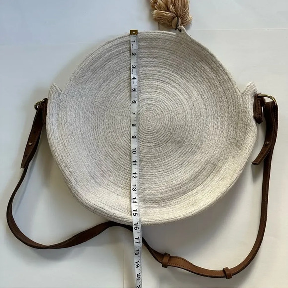 Summer Large Circle Round Macrame Cream Hand Bag with Leather Brown Strap - Picture 3 of 7